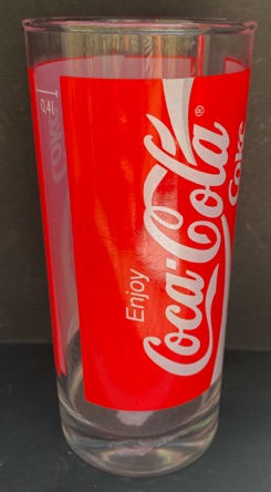 309023-1 € 4,00 coca cola glas rood wit D7 H 16 cm.jpeg